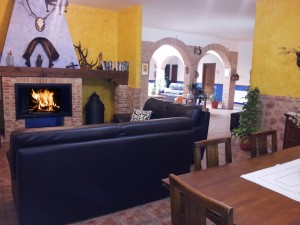 Casa rural con salón chimenea