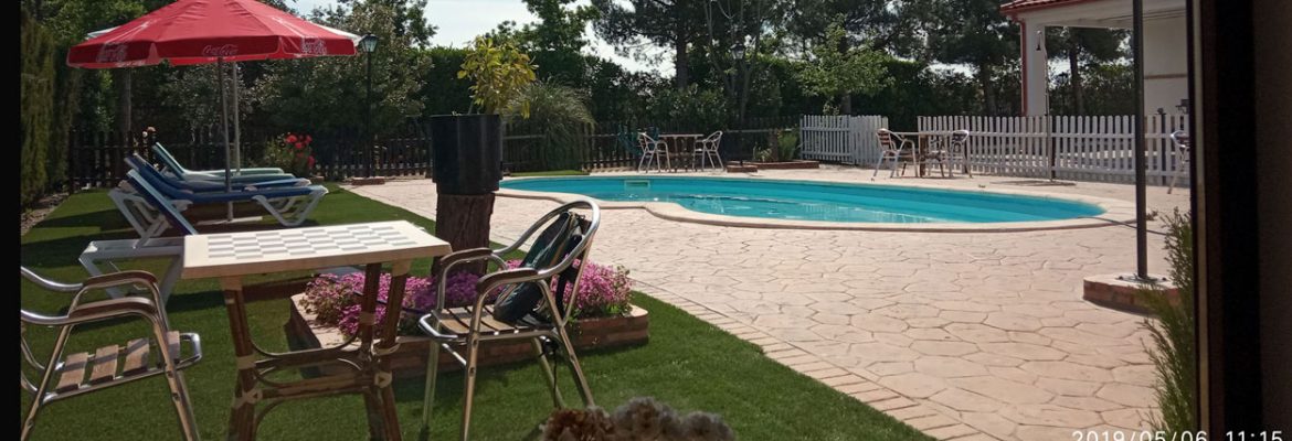 Vistas desde el estudio a la piscina